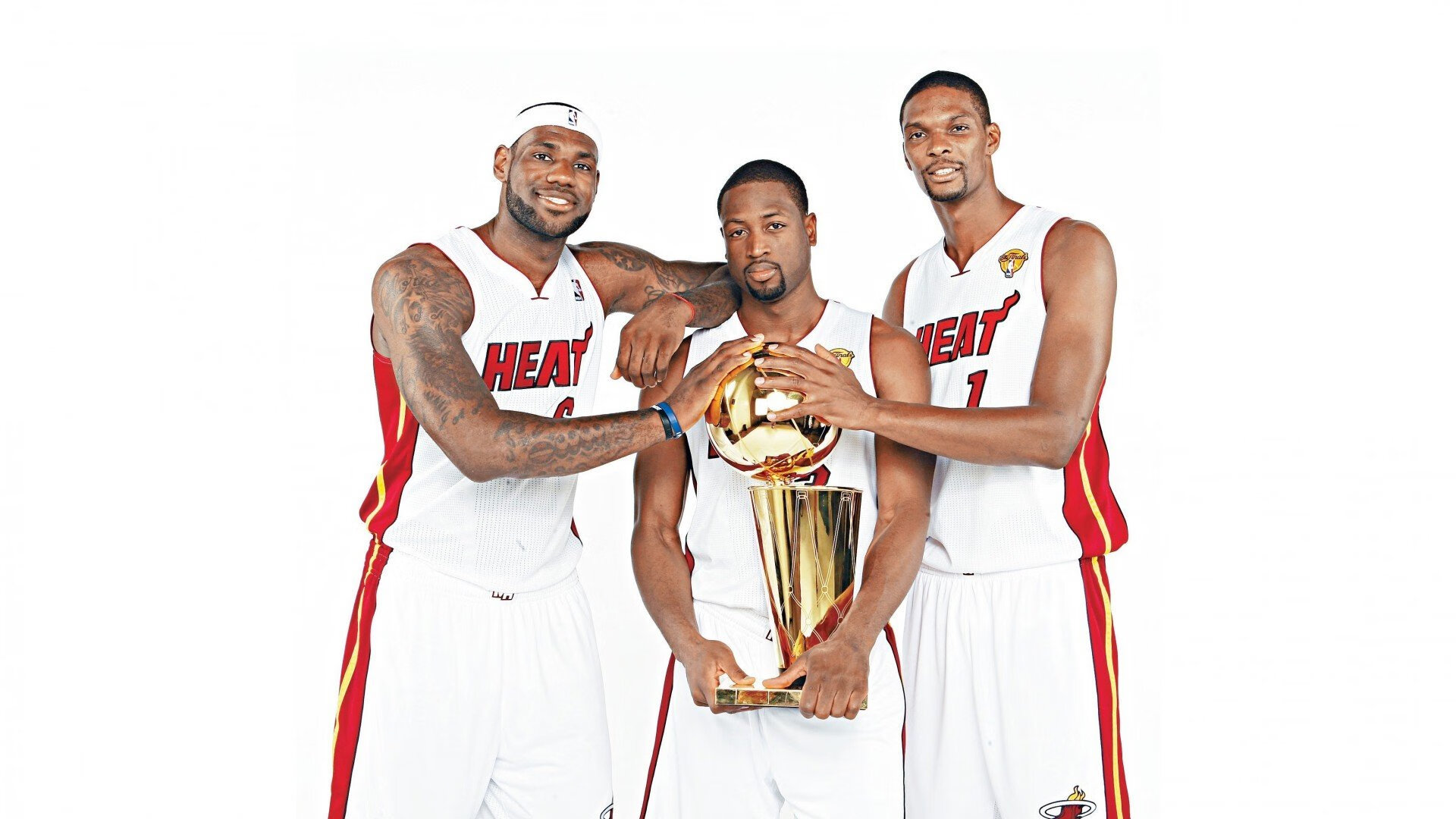 开云APP-季后赛焦点：蒂伊在绝境中连续两场投中关键远距离三分！，伊蒂分队