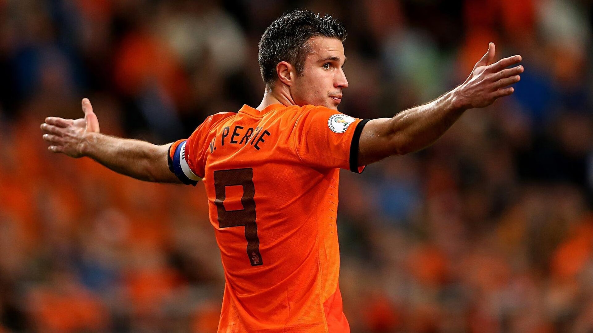 线上赛事与线下盛典联动带来全新观赛体验,线上比赛和线下比赛的优缺点