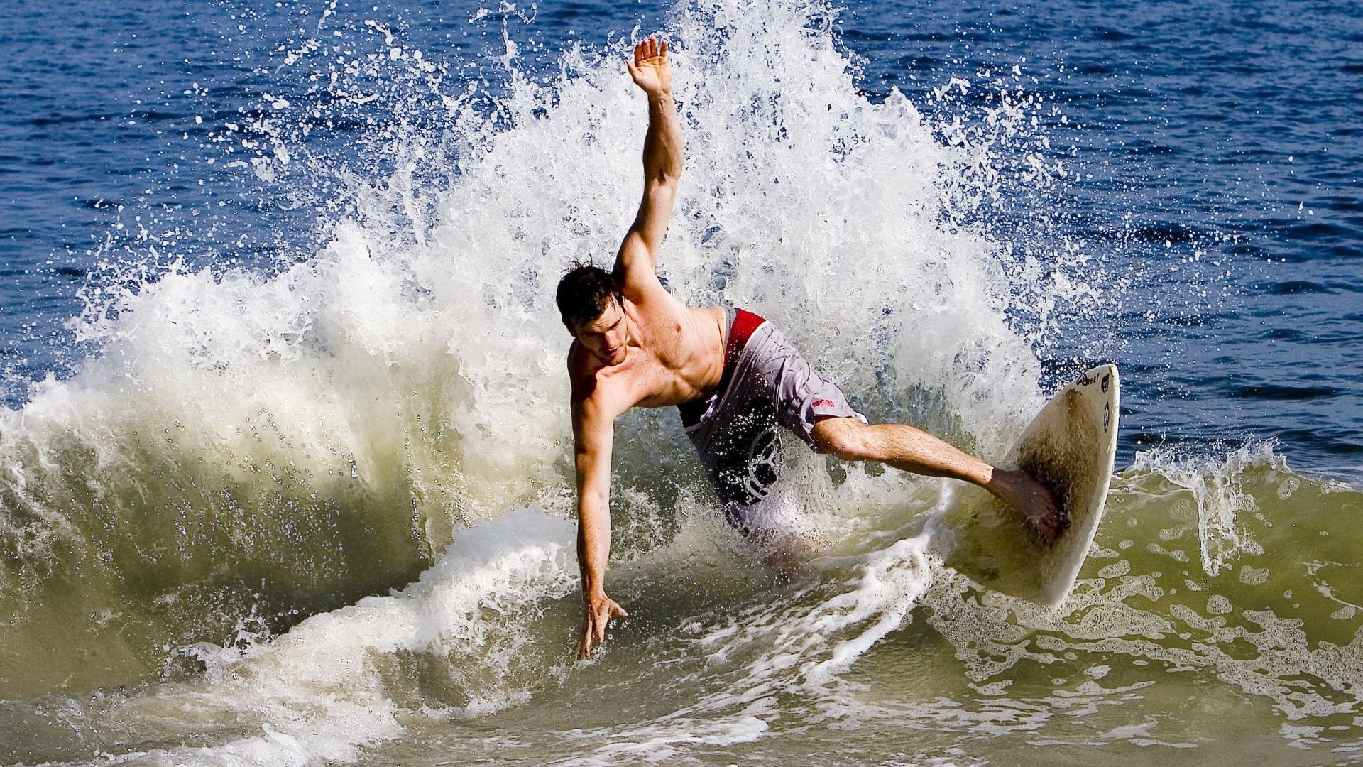 英格兰球迷街头狂欢庆祝奖牌,英格兰获胜球迷狂欢